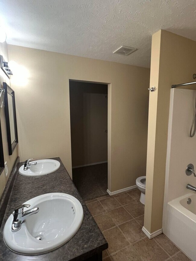 Building Photo - COMING SOON: Beautiful 3 bedroom / 2 bathroom house in Joplin Mo close to Missouri Southern with ...