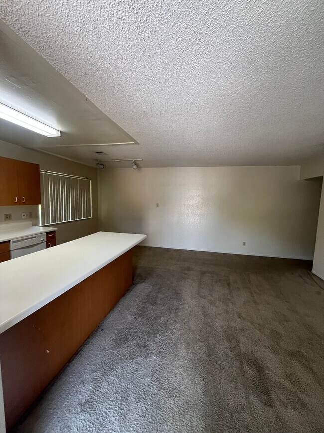 Building Photo - 2113 Palisade Ave