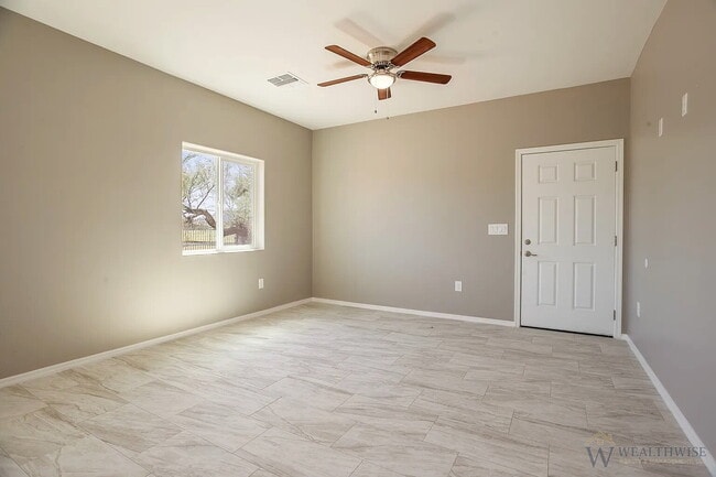 Building Photo - 1349 W Hualpai Rd