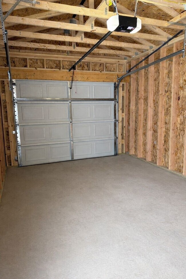 Building Photo - All new 3 bed / 2 bath home in wonderful West Salem neighborhood with garage!