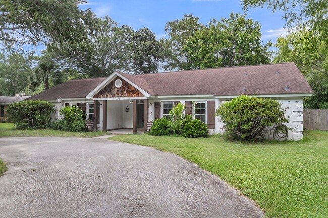 Building Photo - Charming Updated Home with Designer Kitche...