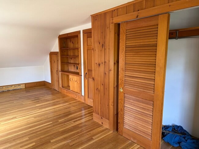 Building Photo - 3 Crescent St