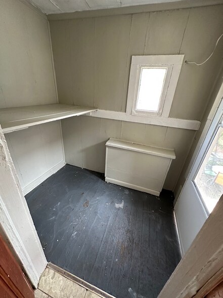 Building Photo - 352 E Schiller St