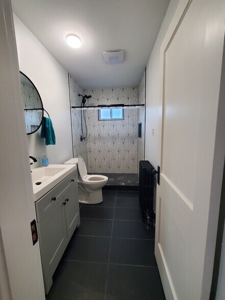 Building Photo - 25 Oak St