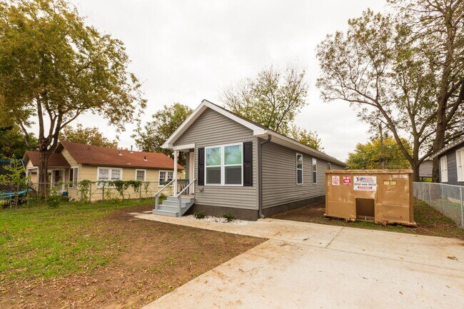 Building Photo - Charming 3-Bedroom Home with Spacious Yard in North Tulsa