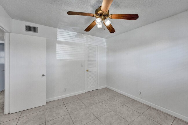 Building Photo - 600 SE 2nd Ave