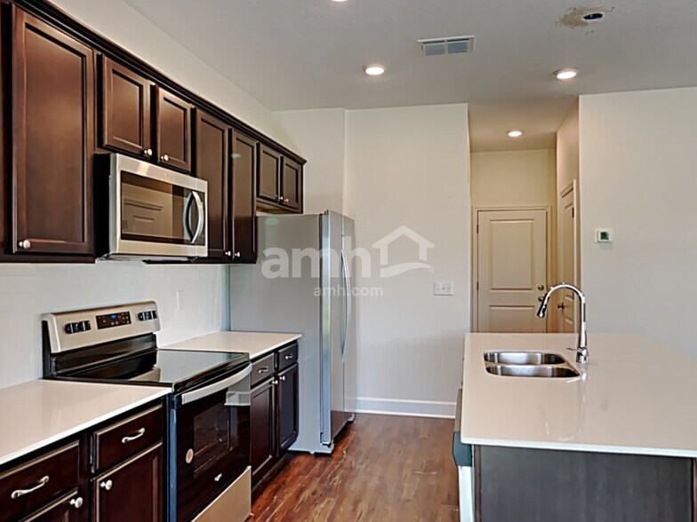 Building Photo - 2128 Saffron Walden Dr