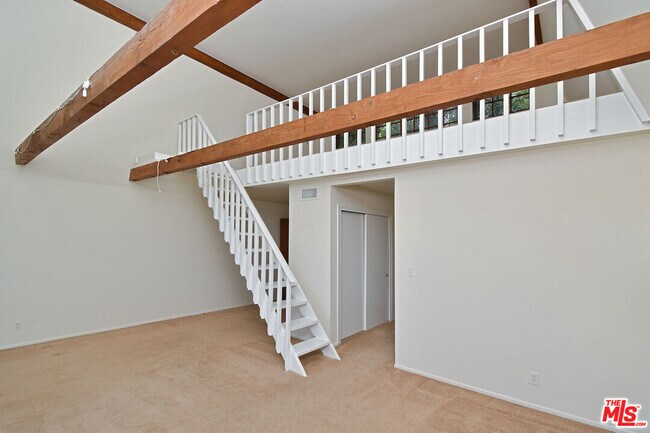 Building Photo - 3682 Berry Dr
