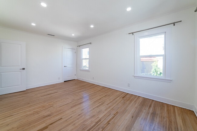 Building Photo - 5065 Edgewood Pl