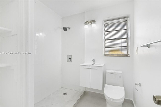 Building Photo - 974 Biarritz Dr