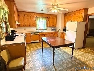 Building Photo - 19410 Oakwood Ln