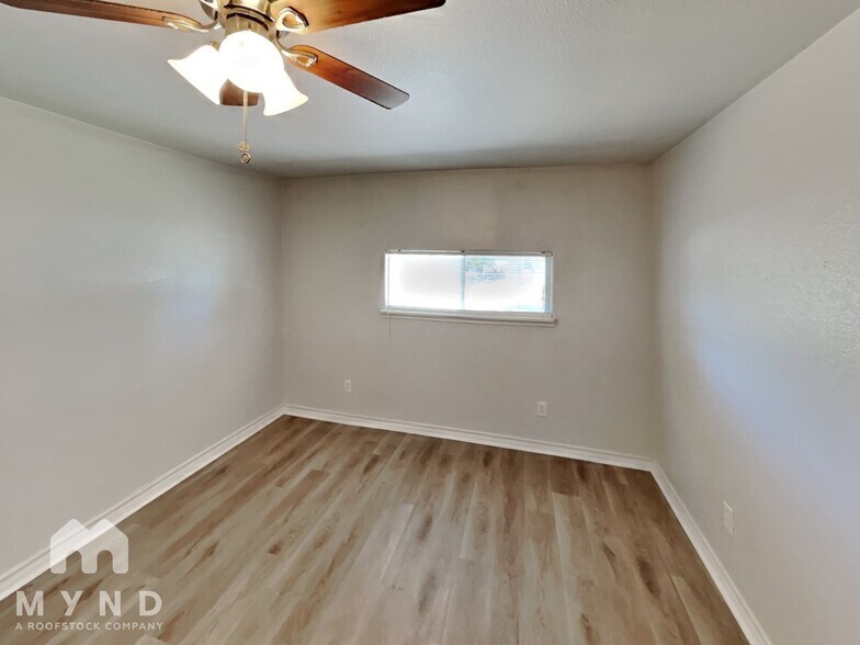 Building Photo - 1721 Whiting Dr