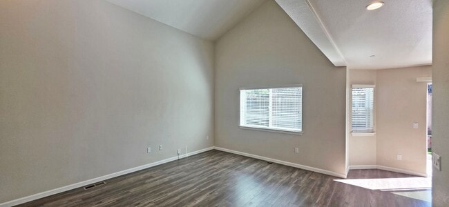 Building Photo - 1982 Dogwood Dr