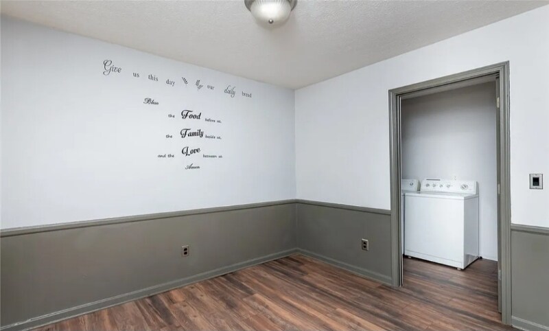 Building Photo - 4105 Lakeside Dr