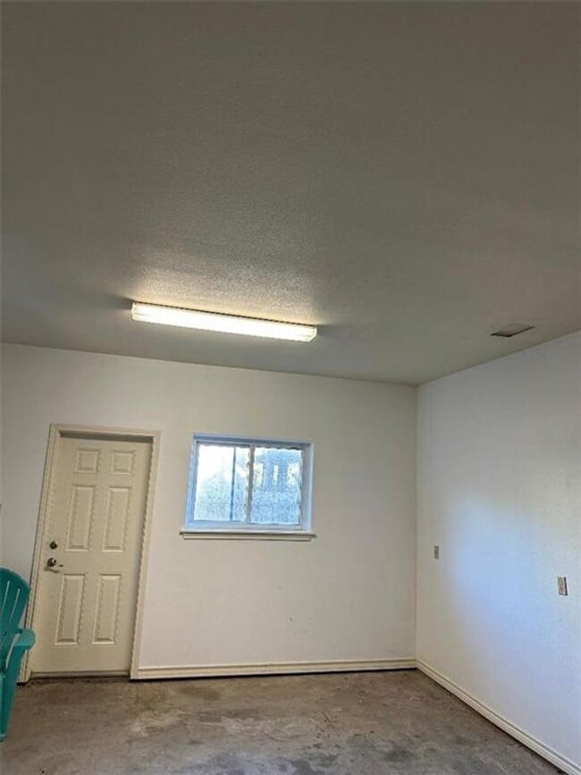 Building Photo - 14422 Verdemar Dr