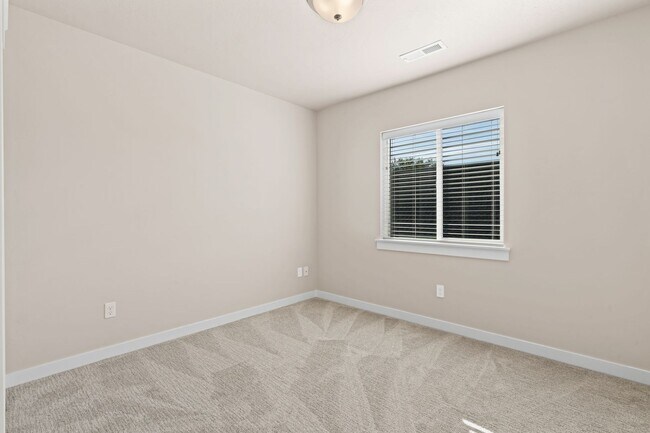 Building Photo - GORGEOUS 3bd/2.5ba Payette Duplex w/Modern construction, pristine condition, and ready for you!