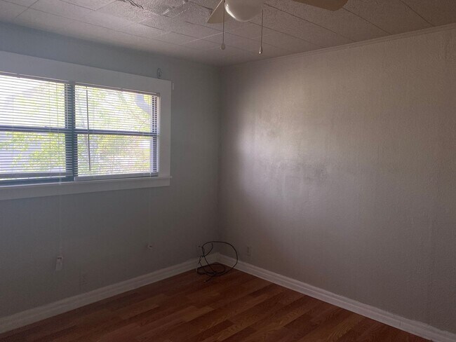 Building Photo - 809-811 E. Cherry St.