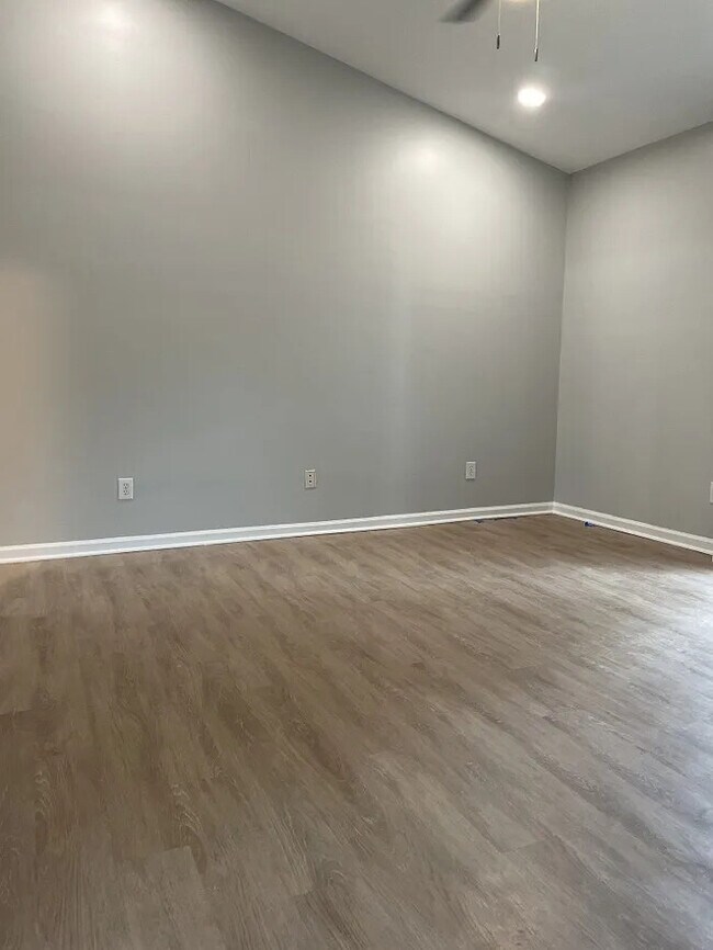 Building Photo - 131 Wexford Dr