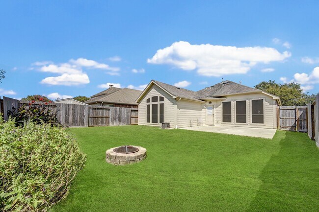 Building Photo - 18923 Bluestone Hollow Ln