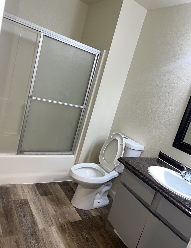 Building Photo - MOVE IN SPECIAL $599 On Approved Credit Th...