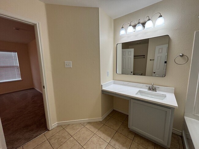 Building Photo - Spacious and Beautifully Maintained Arlington Home in Harris Ridge