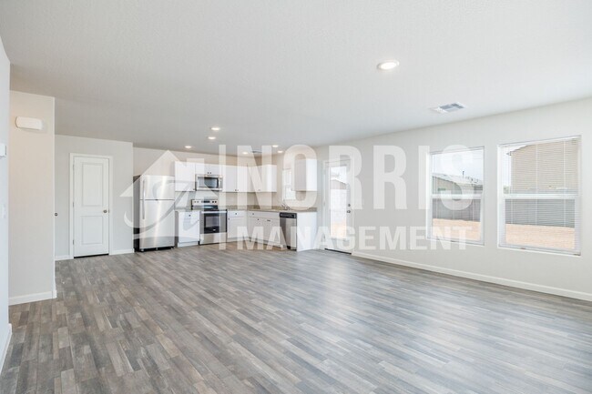 Building Photo - MOVE-IN SPECIAL: Large Home in Coolidge