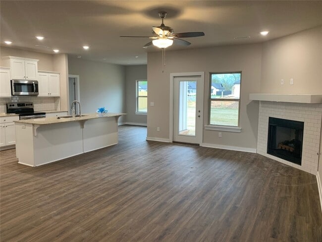 Building Photo - 403 N Otoe St