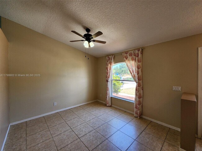 Building Photo - 316 SW Kestor Dr