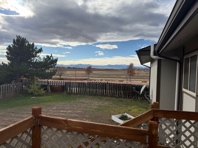 Building Photo - 4 bedroom, 2 bath home with 2 car garage, with mountain views