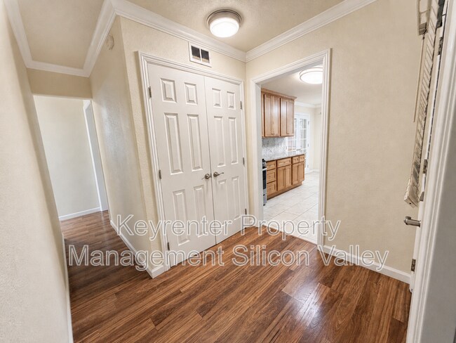 Building Photo - 656 Curtner Ave