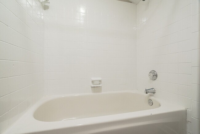 Building Photo - 1121 Via Del Rey