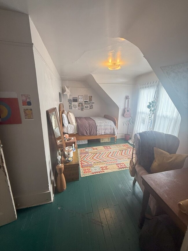 Building Photo - Great 6 bdrm/2 bath close to WWU and downtown