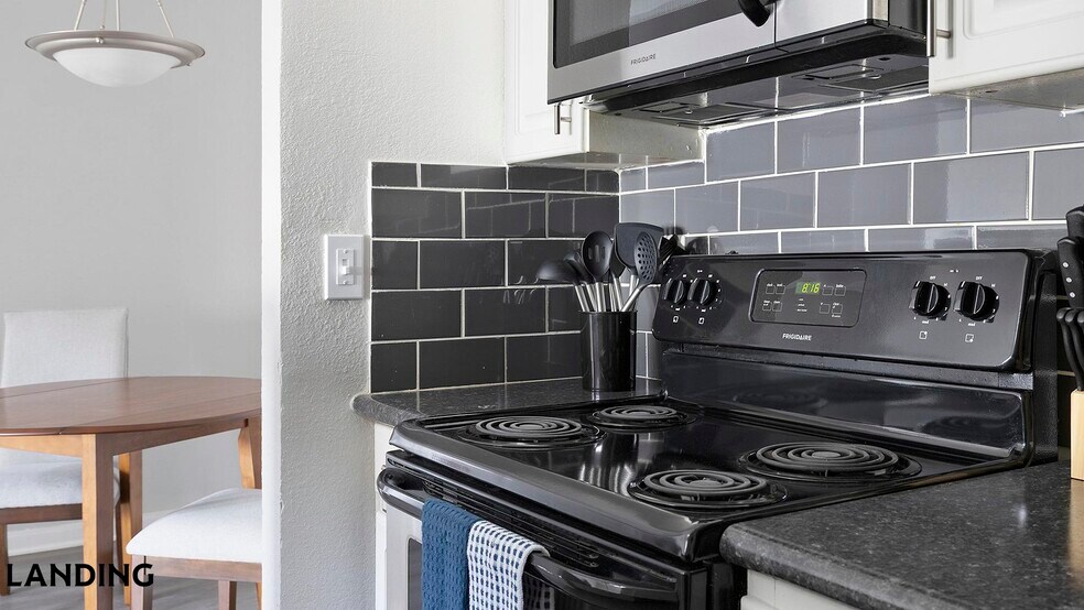 Building Photo - 9835 Fredericksburg Rd