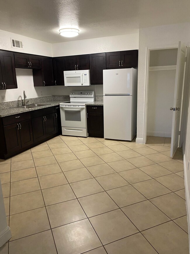 Building Photo - 299.00 move in special