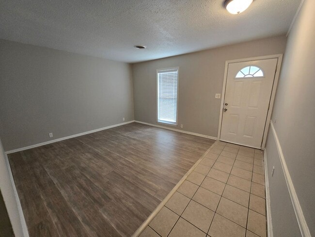 Building Photo - Living Room & Den in Dalraida