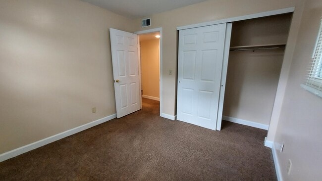 Building Photo - 66 E Norwich Ave