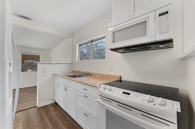 Building Photo - 1430 16th St W