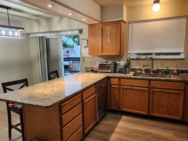 Building Photo - Great 5 Bed 3 Bath Remodeled Home
