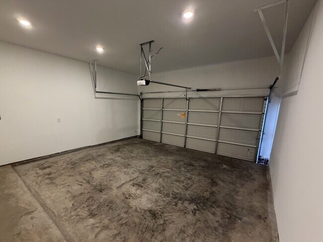 Building Photo - 2218 Via Vicky Rd