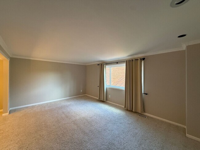 Building Photo - Completely Updated 3+BR, 3.5 Bath Townhome...