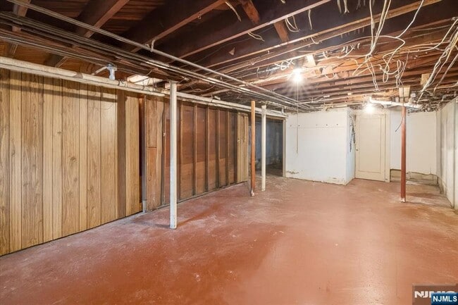 Building Photo - 331 Gilbert St