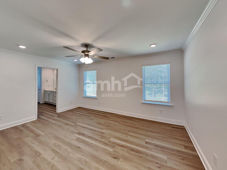 Building Photo - 1047 Highland Walk