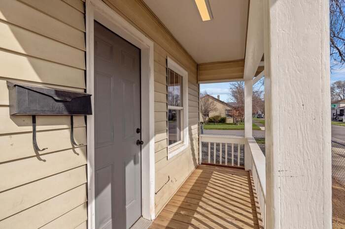 Building Photo - 1610 Division St