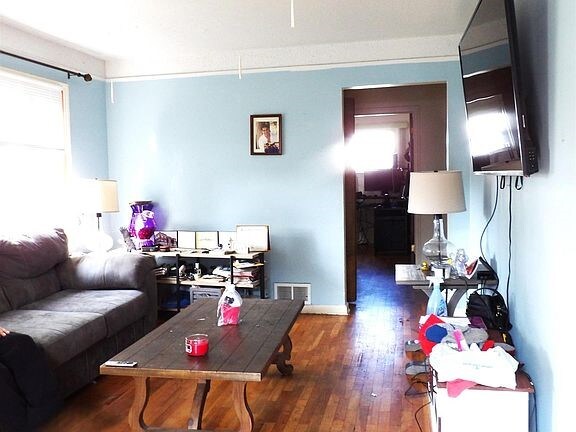 Building Photo - 335 North Dr