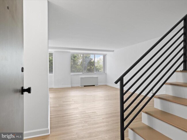 Building Photo - 301 N Beauregard St