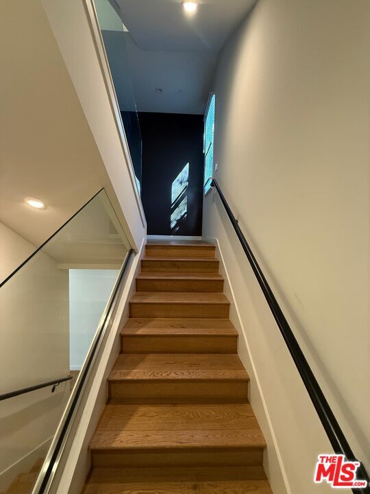 Building Photo - 532 W Elk Ave