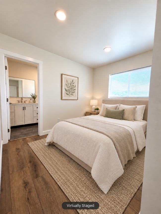 Building Photo - 633 W Fir Ave