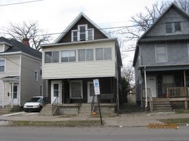 Building Photo - 540 E 7th St