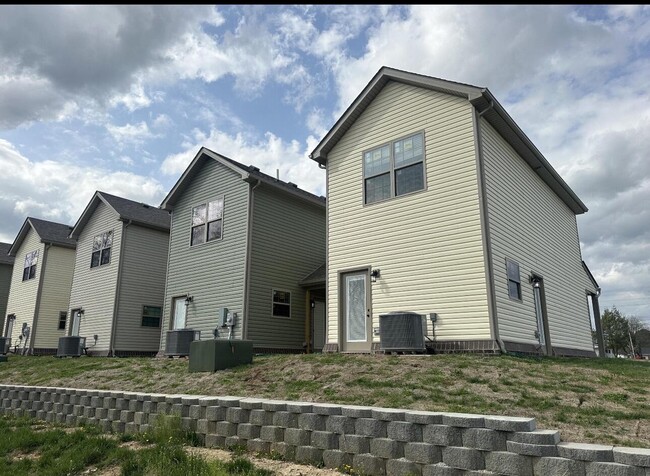 Building Photo - 145 Harvest Pk Dr