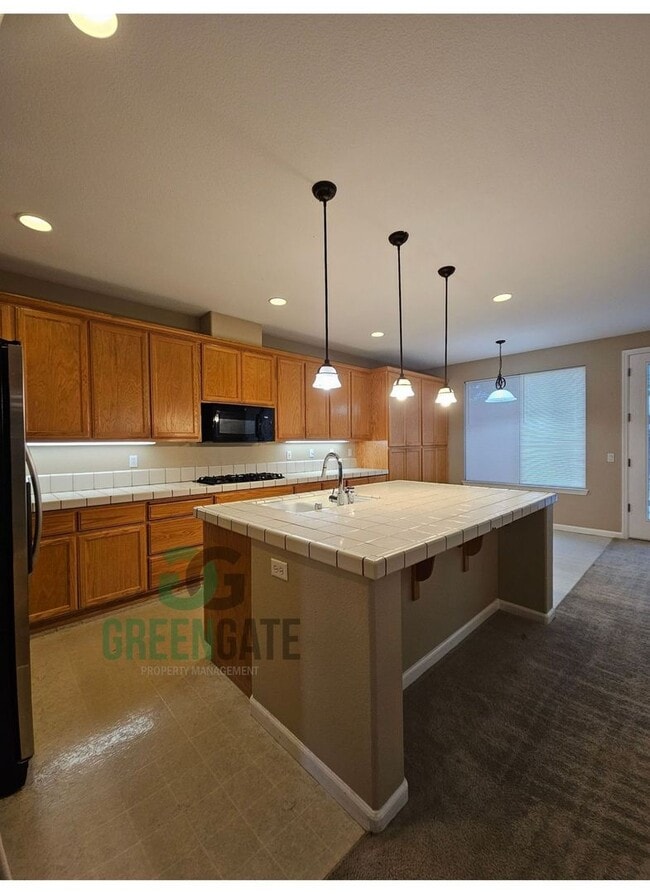 Building Photo - Spacious 4 Bedroom 3 Bath in Patterson! AV...